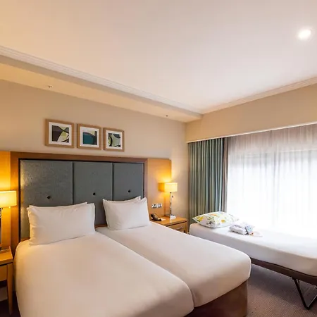 Doubletree By Hilton London Victoria Hotel Exterior photo